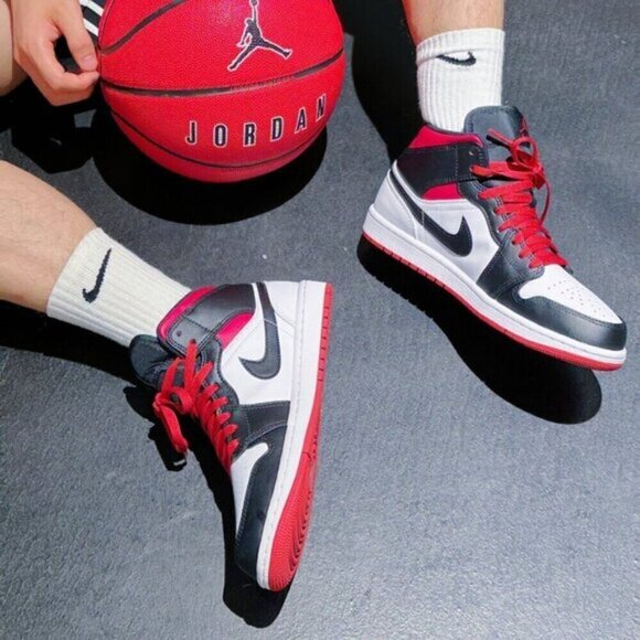 Air Jordan 1 Mid GS White / Gym Red / Black Sneakers - 6-6.5US (2023) - Picture 11 of 12